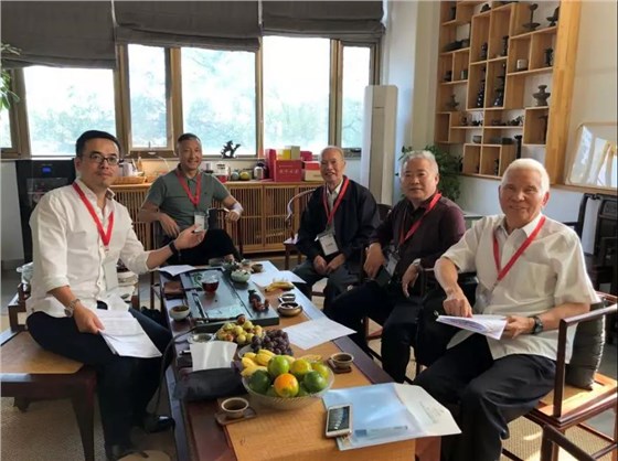 由左向右依次為王春龍先生、常志剛先生、王錦燧先生、徐華先生、任元會(huì)先生