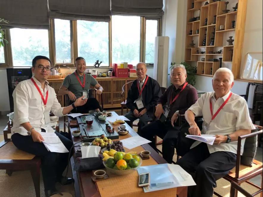 由左向右依次為王春龍先生、常志剛先生、王錦燧先生、徐華先生、任元會(huì)先生