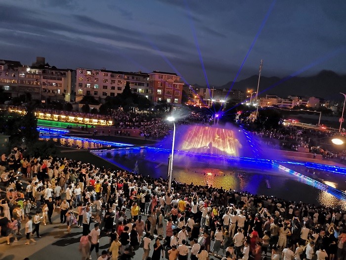 當水景碰上照明，美得一塌糊涂！03