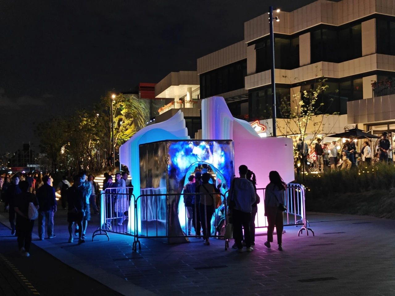 藏不住了，這個國慶，信達(dá)電通助力上海國際光影節(jié)徐匯分會場！